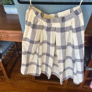 Tory Burch pleated cream and navy skirt size 4